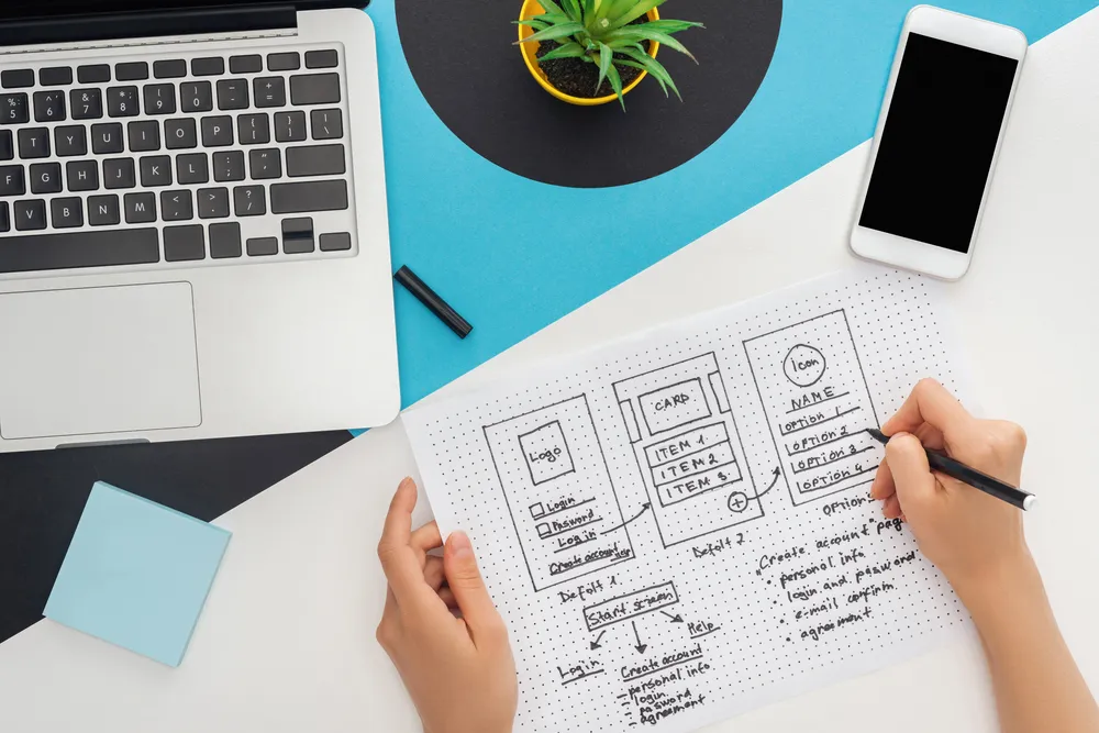 Planiranje strukture web stranice — skice i drvene kocke design