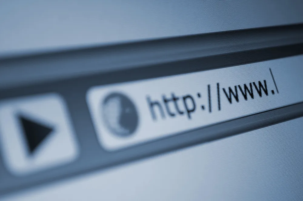 Adresna traka web preglednika s početkom web adrese